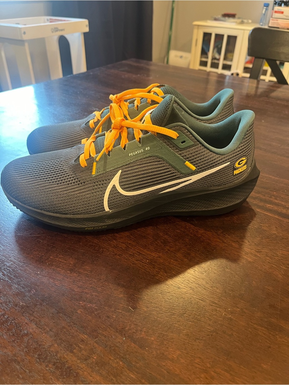 NWOT Men’s Nike Packers Tennis Shoes